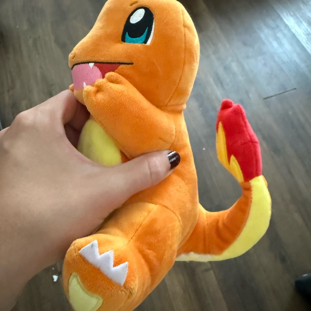 Charmander Pokémon Plush like new - Picture 5 of 5